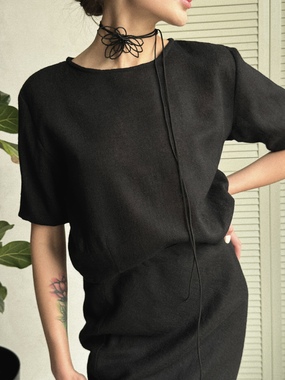 Блузка з коротким рукавом. колір чорний