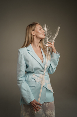 Піджак блакитного кольору